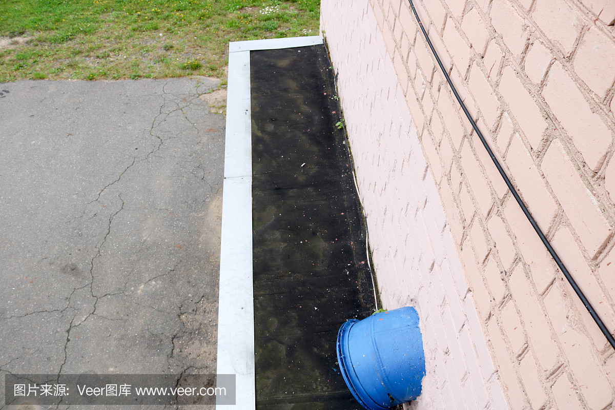 工业蓝铁圆金属通风管道,为建筑提供新鲜空气
